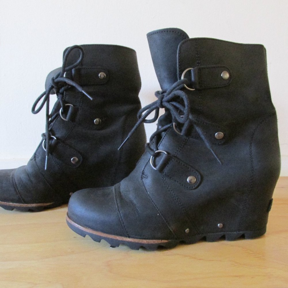 Sorel Joan Of Arctic wedge lace up bootie